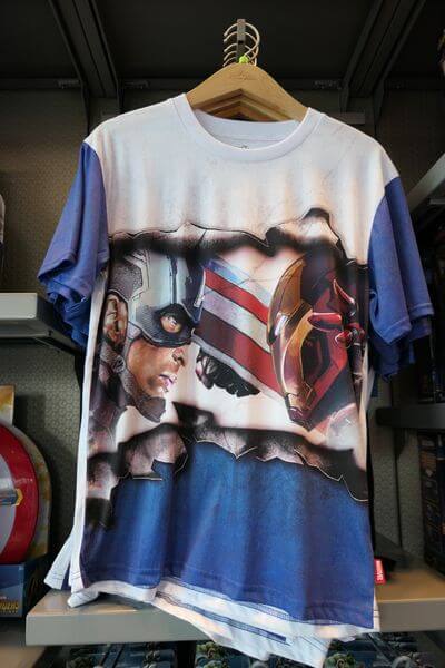 香港ディズニーランド：アイアンマンのTシャツ